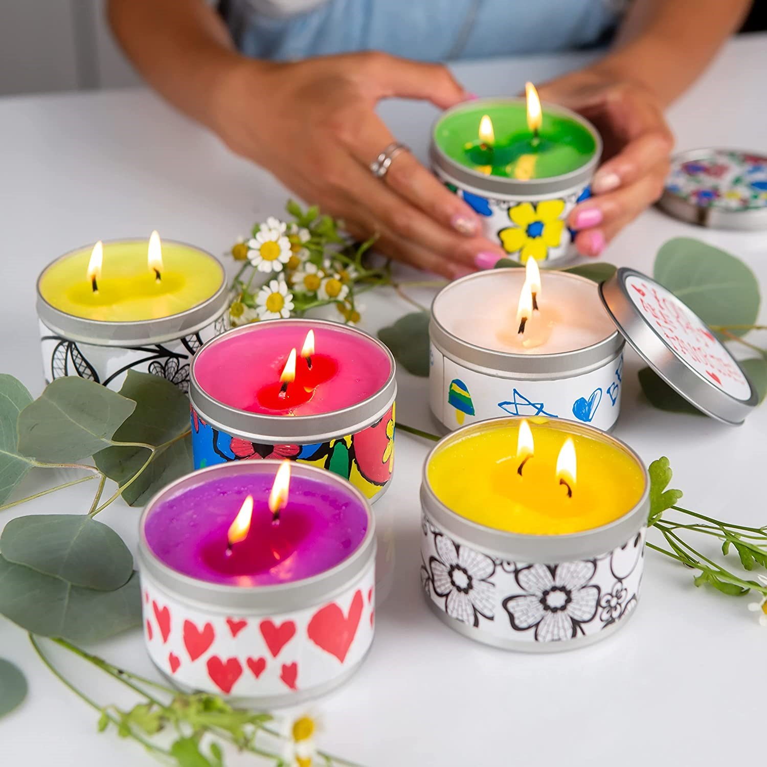 شمع های رنگی تولید شده از پارافین جامد شمع